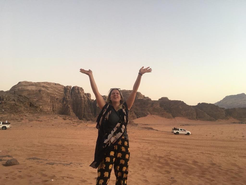Oryx Camp Hotel Wadi Rum Buitenkant foto