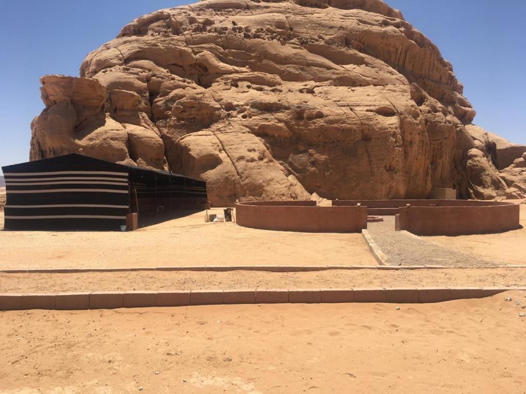 Oryx Camp Hotel Wadi Rum Buitenkant foto