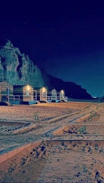 Oryx Camp Hotel Wadi Rum Buitenkant foto