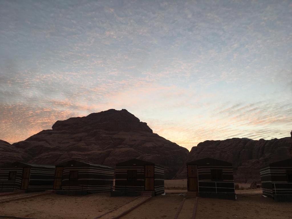 Oryx Camp Hotel Wadi Rum Buitenkant foto