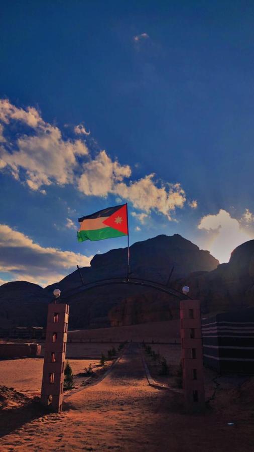 Oryx Camp Hotel Wadi Rum Buitenkant foto