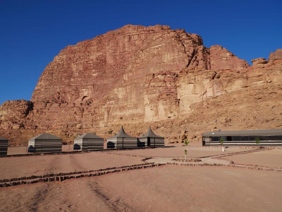 Oryx Camp Hotel Wadi Rum Buitenkant foto