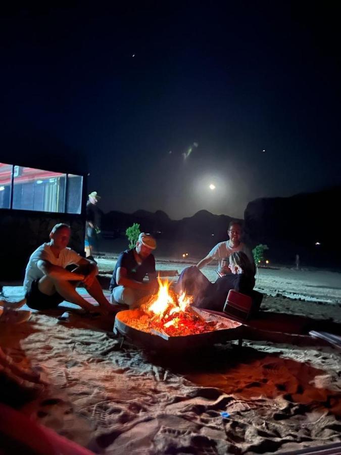 Oryx Camp Hotel Wadi Rum Buitenkant foto