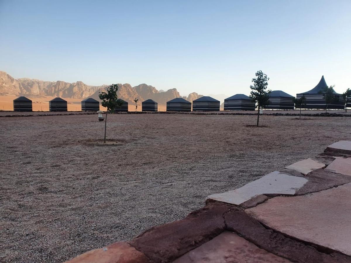 Oryx Camp Hotel Wadi Rum Buitenkant foto